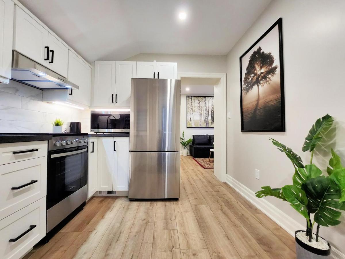 The Cozy Cove Modern King-Bedroom Full Apartment Sainte-Catherine Exterior foto