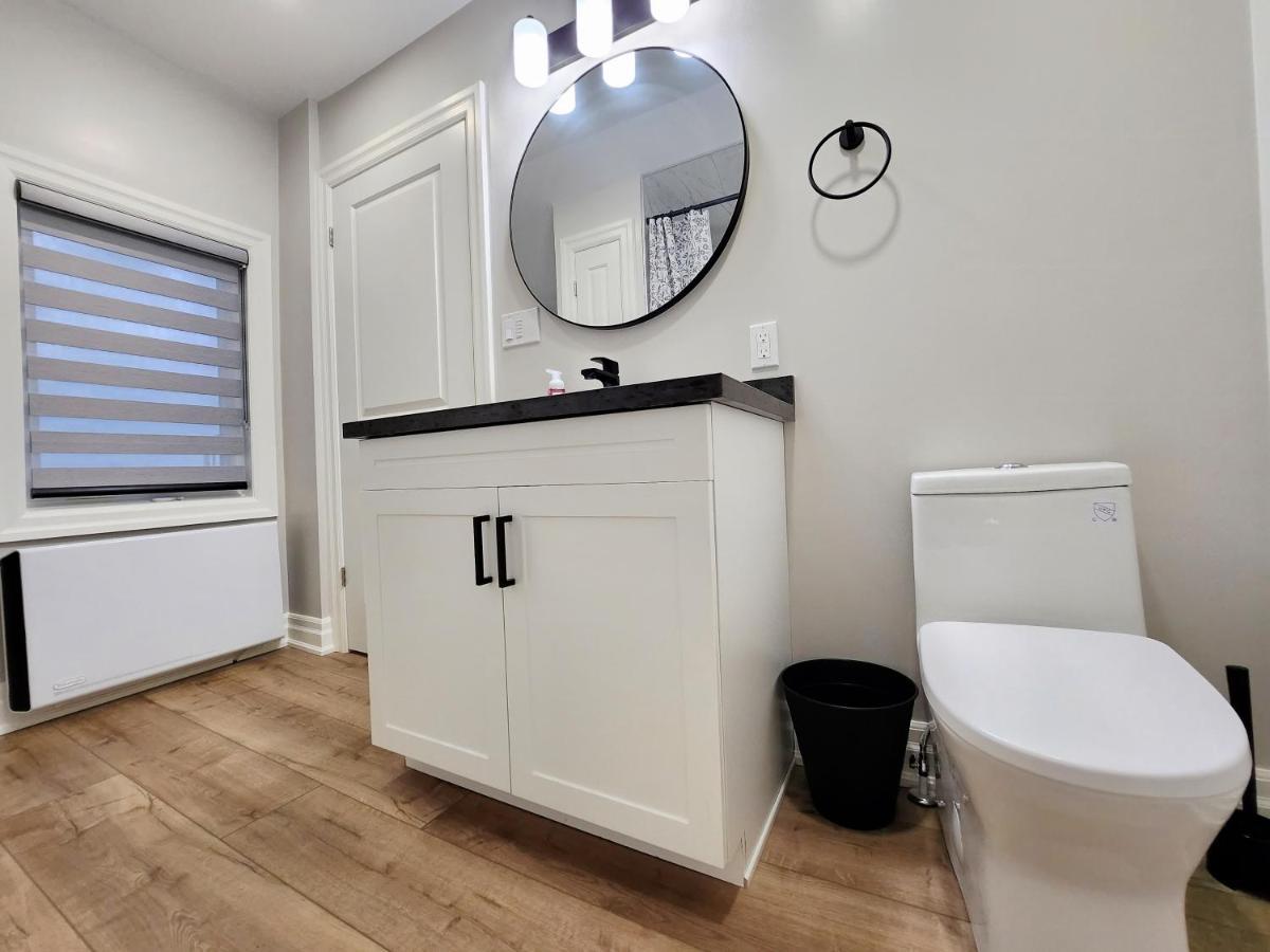 The Cozy Cove Modern King-Bedroom Full Apartment Sainte-Catherine Exterior foto